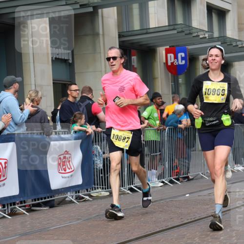 13.09.2026 - 21. swb-Marathon Bremen Strokosch-Dieckow http://msf.ph/oto/10315922 13.09.2026 10:57:09 Ziel 10166, 10177, 10226, 10300, 10394, 10517, 10518, 10687, 10969, 11106, 11245, 11365, 11480, 11498, 11609, 11734, 11965, 11966, 12037, 12111, 12222, 12263, 12372, 12382, 12383, 12400, 12411, 10157, 10166, 10408, 10578, 10610, 10700, 10772, 10969, 11000, 11079, 11236, 11292, 11328, 11484, 11667, 11946, 12032, 12284, 12434 meine-sportfotos.de