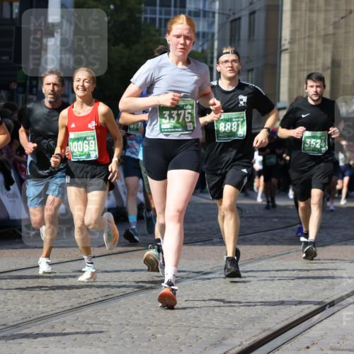 13.09.2026 - 21. swb-Marathon Bremen Strokosch-Dieckow http://msf.ph/oto/10315934 13.09.2026 13:24:30 Ziel 102, 776, 909, 1199, 1250, 2295, 2370, 2491, 2967, 3372, 4559, 5012, 5104, 5208, 5257, 5397, 5481, 5623, 5928, 6105, 6772, 7059, 7069, 7081, 7094, 8082, 8179, 8415, 9087, 9916, 13219, 282, 789, 790, 1516, 1582, 2280, 3375, 3524, 3994, 4198, 4277, 5328, 6626, 8636, 8881, 9264, 9541, 10069, 10071, 10097 meine-sportfotos.de