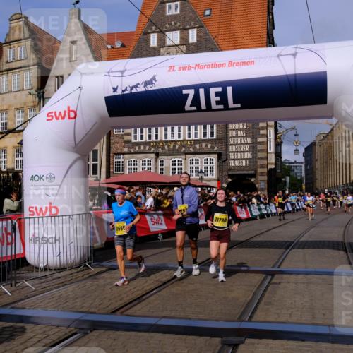 13.09.2026 - 21. swb-Marathon Bremen Tim E. http://msf.ph/oto/10315940 13.09.2026 10:56:18 Ziel 10298, 10365, 10374, 10690, 10703, 10949, 10957, 10960, 11219, 11790, 11972, 12061, 12143, 12476, 12484, 13565 meine-sportfotos.de