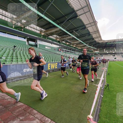 13.09.2026 - 21. swb-Marathon Bremen Michael Burmester http://msf.ph/oto/10315950 13.09.2026 13:12:32 Laufen im Stadion 118, 183, 265, 278, 349, 514, 576, 695, 702, 703, 843, 933, 950, 1005, 1113, 1143, 1226, 1286, 1334, 1435, 1641, 1849, 1851, 1936, 1952, 1991, 2005, 2248, 2264, 2281, 2299, 2336, 2353, 2375, 2377, 2398, 2426, 2439, 2461, 2478, 2505, 2612, 2659, 2665, 2669, 2673, 2684, 2765, 2773, 2792, 2804, 2815, 2816, 2822, 2850, 2860, 2884, 2895, 2907, 2921, 2963, 2966, 2975, 2976, 3016, 3027, 3079, 3082, 3143, 3155, 3159, 3253, 3293, 3308, 3313, 3328, 3349, 3352, 3434, 3442, 549 meine-sportfotos.de
