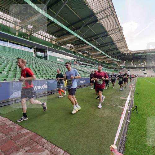 13.09.2026 - 21. swb-Marathon Bremen Michael Burmester http://msf.ph/oto/10316011 13.09.2026 13:12:38 Laufen im Stadion 118, 183, 265, 270, 278, 349, 514, 576, 695, 702, 703, 843, 933, 950, 1005, 1113, 1143, 1226, 1286, 1334, 1435, 1641, 1849, 1851, 1936, 1952, 1991, 2005, 2248, 2264, 2281, 2299, 2336, 2353, 2375, 2377, 2398, 2426, 2439, 2461, 2478, 2505, 2612, 2659, 2665, 2669, 2673, 2684, 2765, 2773, 2792, 2804, 2815, 2816, 2822, 2850, 2860, 2884, 2895, 2907, 2921, 2963, 2966, 2975, 2976, 3016, 3027, 3079, 3082, 3143, 3155, 3159, 3253, 3293, 3308, 3313, 3328, 3349, 3352, 3434, 3442, 549 meine-sportfotos.de