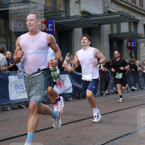 13.09.2026 - 21. swb-Marathon Bremen Strokosch-Dieckow http://msf.ph/oto/10316014 13.09.2026 13:16:14 Ziel 696, 755, 792, 816, 985, 1076, 1162, 2474, 2604, 4485, 5255, 5554, 5963, 6367, 7053, 7603, 7801, 7875, 8171, 8288, 145, 481, 663, 740, 755, 1605, 1955, 2623, 3134, 3149, 4128, 4823, 5430, 5913, 6106, 6721, 6744, 7307, 7413, 8398, 8487, 9031, 9115, 9278, 13008, 13149, 13158 meine-sportfotos.de