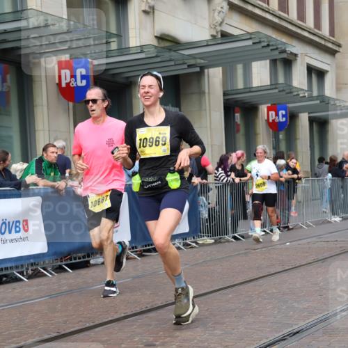 13.09.2026 - 21. swb-Marathon Bremen Strokosch-Dieckow http://msf.ph/oto/10316018 13.09.2026 10:57:10 Ziel 10177, 10226, 10300, 10394, 10517, 10518, 10687, 11106, 11245, 11365, 11480, 11498, 11609, 11734, 11965, 11966, 12037, 12111, 12222, 12263, 12372, 12382, 12383, 12400, 12411, 10157, 10166, 10408, 10578, 10610, 10700, 10772, 10969, 11000, 11079, 11236, 11292, 11328, 11484, 11667, 11946, 12032, 12284, 12382, 12383 meine-sportfotos.de