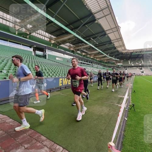 13.09.2026 - 21. swb-Marathon Bremen Michael Burmester http://msf.ph/oto/10316024 13.09.2026 13:12:39 Laufen im Stadion 118, 183, 265, 270, 278, 349, 514, 576, 695, 702, 703, 843, 933, 950, 1005, 1113, 1143, 1226, 1286, 1334, 1426, 1435, 1641, 1849, 1851, 1936, 1952, 1991, 2005, 2248, 2264, 2281, 2299, 2336, 2353, 2375, 2377, 2398, 2426, 2439, 2461, 2478, 2505, 2612, 2659, 2665, 2673, 2684, 2765, 2773, 2792, 2804, 2815, 2816, 2822, 2850, 2860, 2884, 2895, 2907, 2921, 2963, 2966, 2975, 2976, 3016, 3027, 3079, 3082, 3143, 3155, 3159, 3253, 3277, 3293, 3308, 3313, 3328, 3349, 3352, 3434, 3442, 549 meine-sportfotos.de
