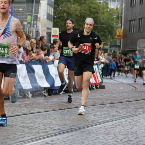 13.09.2026 - 21. swb-Marathon Bremen Strokosch-Dieckow http://msf.ph/oto/10316047 13.09.2026 13:06:24 Ziel 681, 3297, 3466, 4614, 4712, 5803, 6058, 6686, 7336, 7399, 8334, 8670, 8877, 8983, 9429, 9918, 508, 1770, 1921, 2832, 3910, 4777, 7590, 13148 meine-sportfotos.de