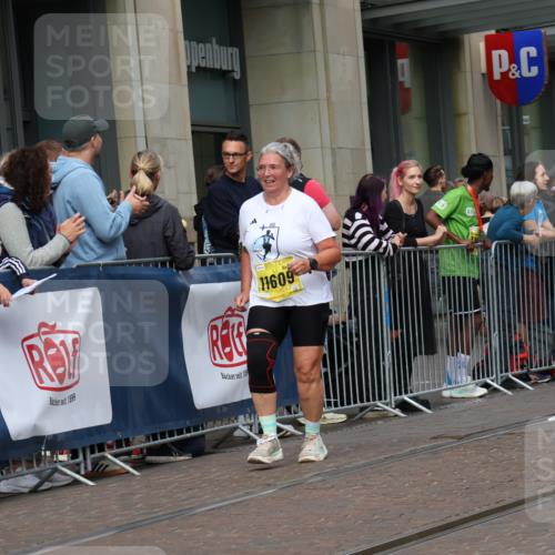 13.09.2026 - 21. swb-Marathon Bremen Strokosch-Dieckow http://msf.ph/oto/10316072 13.09.2026 10:57:11 Ziel 10177, 10226, 10300, 10394, 10517, 10518, 10687, 11106, 11245, 11365, 11480, 11498, 11609, 11734, 11965, 11966, 12037, 12111, 12222, 12263, 12372, 12400, 12411, 10157, 10166, 10408, 10578, 10610, 10687, 10700, 10772, 10969, 11000, 11079, 11236, 11292, 11328, 11484, 11667, 11946, 12032, 12382, 12383 meine-sportfotos.de
