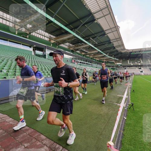 13.09.2026 - 21. swb-Marathon Bremen Michael Burmester http://msf.ph/oto/10316078 13.09.2026 13:12:43 Laufen im Stadion 118, 183, 270, 278, 349, 514, 576, 695, 702, 703, 843, 933, 950, 1005, 1113, 1143, 1226, 1286, 1334, 1426, 1435, 1641, 1849, 1851, 1936, 1952, 1991, 2005, 2248, 2264, 2281, 2299, 2336, 2353, 2375, 2377, 2398, 2426, 2439, 2461, 2478, 2505, 2612, 2659, 2665, 2673, 2684, 2765, 2773, 2792, 2804, 2815, 2816, 2822, 2850, 2860, 2884, 2895, 2907, 2921, 2963, 2966, 2975, 2976, 3016, 3027, 3079, 3082, 3143, 3155, 3253, 3277, 3293, 3308, 3313, 3328, 3349, 3434, 3442, 549 meine-sportfotos.de