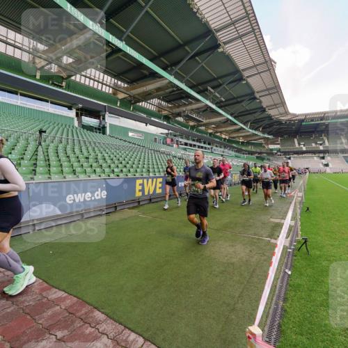 13.09.2026 - 21. swb-Marathon Bremen Michael Burmester http://msf.ph/oto/10316103 13.09.2026 13:12:45 Laufen im Stadion 118, 183, 270, 278, 349, 514, 576, 695, 702, 703, 843, 933, 950, 1005, 1113, 1143, 1226, 1286, 1334, 1426, 1435, 1641, 1849, 1851, 1936, 1952, 1991, 2005, 2248, 2264, 2281, 2336, 2353, 2375, 2377, 2398, 2426, 2439, 2461, 2478, 2505, 2612, 2659, 2665, 2673, 2684, 2765, 2773, 2792, 2804, 2815, 2816, 2822, 2850, 2860, 2884, 2895, 2907, 2921, 2963, 2966, 2975, 2976, 3016, 3027, 3079, 3082, 3143, 3155, 3253, 3277, 3293, 3308, 3313, 3328, 3349, 3434, 3442, 549 meine-sportfotos.de