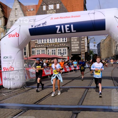13.09.2026 - 21. swb-Marathon Bremen Tim E. http://msf.ph/oto/10316109 13.09.2026 10:56:24 Ziel 10246, 10298, 10365, 10443, 10690, 10699, 10949, 10957, 10960, 11219, 11280, 11782, 11790, 11972, 12061, 12476, 12484, 13565 meine-sportfotos.de