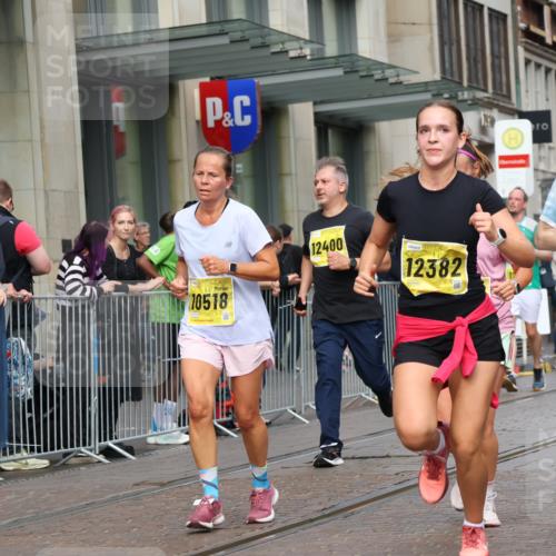 13.09.2026 - 21. swb-Marathon Bremen Strokosch-Dieckow http://msf.ph/oto/10316118 13.09.2026 10:57:12 Ziel 10177, 10226, 10300, 10394, 10517, 10518, 11106, 11245, 11365, 11480, 11498, 11609, 11734, 11965, 11966, 12037, 12111, 12222, 12263, 12264, 12372, 12400, 12411, 10157, 10166, 10408, 10578, 10610, 10687, 10700, 10772, 10969, 11000, 11079, 11236, 11292, 11328, 11484, 11667, 11946, 12032, 12263, 12382, 12383 meine-sportfotos.de