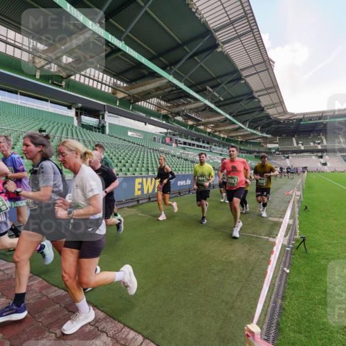 13.09.2026 - 21. swb-Marathon Bremen Michael Burmester http://msf.ph/oto/10316136 13.09.2026 13:12:48 Laufen im Stadion 118, 183, 270, 278, 349, 514, 576, 600, 695, 702, 703, 843, 933, 950, 1005, 1113, 1143, 1226, 1286, 1334, 1426, 1435, 1596, 1641, 1849, 1851, 1936, 1952, 1991, 2005, 2248, 2264, 2281, 2336, 2353, 2375, 2377, 2398, 2426, 2439, 2461, 2478, 2505, 2612, 2659, 2665, 2673, 2684, 2765, 2773, 2792, 2804, 2815, 2816, 2822, 2850, 2860, 2884, 2895, 2907, 2921, 2963, 2966, 2972, 2975, 2976, 3016, 3027, 3079, 3082, 3143, 3155, 3253, 3277, 3293, 3308, 3313, 3328, 3349, 3434, 3442, 549 meine-sportfotos.de