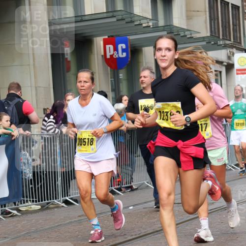 13.09.2026 - 21. swb-Marathon Bremen Strokosch-Dieckow http://msf.ph/oto/10316139 13.09.2026 10:57:12 Ziel 10177, 10226, 10300, 10394, 10517, 10518, 11106, 11245, 11365, 11480, 11498, 11609, 11734, 11965, 11966, 12037, 12111, 12222, 12263, 12264, 12372, 12400, 12411, 10157, 10166, 10408, 10578, 10610, 10687, 10700, 10772, 10969, 11000, 11079, 11236, 11292, 11328, 11484, 11667, 11946, 12032, 12263, 12382, 12383 meine-sportfotos.de