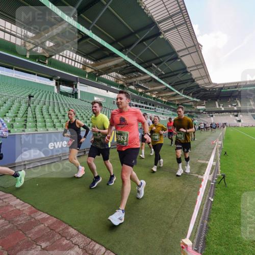 13.09.2026 - 21. swb-Marathon Bremen Michael Burmester http://msf.ph/oto/10316143 13.09.2026 13:12:49 Laufen im Stadion 118, 183, 270, 278, 349, 514, 576, 600, 695, 702, 703, 843, 933, 950, 1005, 1113, 1143, 1226, 1286, 1334, 1426, 1435, 1596, 1641, 1849, 1851, 1936, 1952, 1991, 2005, 2079, 2248, 2264, 2281, 2336, 2353, 2375, 2377, 2398, 2426, 2439, 2461, 2478, 2505, 2612, 2659, 2665, 2673, 2684, 2765, 2773, 2792, 2804, 2815, 2816, 2822, 2850, 2860, 2884, 2895, 2907, 2921, 2963, 2966, 2972, 2975, 2976, 3016, 3027, 3079, 3082, 3143, 3155, 3253, 3277, 3293, 3308, 3313, 3328, 3349, 3434, 3442, 549 meine-sportfotos.de