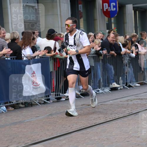 13.09.2026 - 21. swb-Marathon Bremen Strokosch-Dieckow http://msf.ph/oto/10316148 13.09.2026 13:16:18 Ziel 472, 675, 696, 734, 816, 827, 985, 1076, 1162, 2473, 2474, 2604, 2809, 3716, 4135, 4485, 5255, 5772, 5963, 6367, 6531, 6535, 7053, 7603, 7801, 7875, 8171, 8288, 145, 481, 663, 740, 755, 792, 1605, 1955, 2623, 3134, 3149, 4128, 4823, 5430, 5554, 5963, 6106, 6721, 6744, 7307, 7413, 8398, 8487, 9031, 9115, 9278, 13008, 13158 meine-sportfotos.de