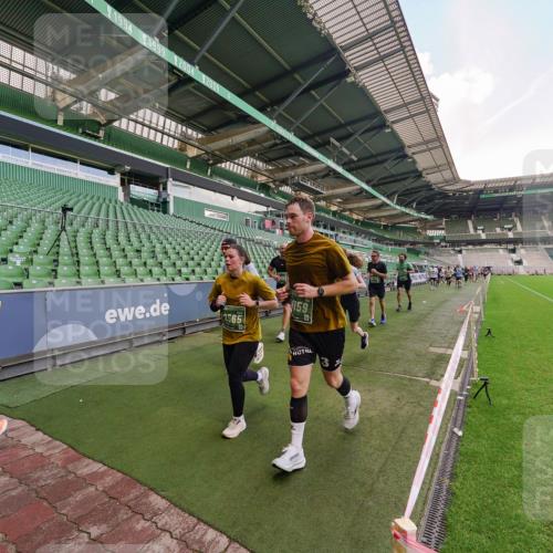 13.09.2026 - 21. swb-Marathon Bremen Michael Burmester http://msf.ph/oto/10316153 13.09.2026 13:12:50 Laufen im Stadion 118, 183, 270, 278, 349, 514, 576, 600, 695, 702, 703, 843, 933, 950, 1005, 1113, 1143, 1226, 1286, 1334, 1426, 1435, 1596, 1641, 1849, 1851, 1936, 1952, 1991, 2005, 2079, 2248, 2264, 2281, 2336, 2353, 2375, 2377, 2398, 2426, 2439, 2461, 2478, 2505, 2612, 2659, 2665, 2673, 2684, 2765, 2773, 2792, 2804, 2815, 2816, 2822, 2850, 2860, 2884, 2895, 2907, 2921, 2963, 2966, 2972, 2975, 2976, 3016, 3027, 3079, 3082, 3143, 3155, 3253, 3277, 3293, 3308, 3313, 3328, 3349, 3434, 3442, 549 meine-sportfotos.de