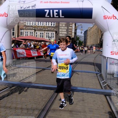 13.09.2026 - 21. swb-Marathon Bremen Tim E. http://msf.ph/oto/10316158 13.09.2026 10:56:25 Ziel 10246, 10298, 10365, 10443, 10690, 10699, 10949, 10957, 10960, 11219, 11280, 11693, 11782, 11790, 11972, 12061, 12452, 12476, 12484, 13565 meine-sportfotos.de