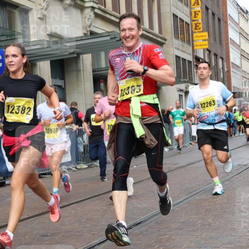 13.09.2026 - 21. swb-Marathon Bremen Strokosch-Dieckow http://msf.ph/oto/10316211 13.09.2026 10:57:13 Ziel 10177, 10226, 10300, 10394, 10517, 10518, 11106, 11245, 11365, 11480, 11498, 11609, 11734, 11965, 11966, 12037, 12111, 12222, 12264, 12372, 12400, 12411, 10157, 10166, 10408, 10578, 10610, 10687, 10700, 10772, 10969, 11000, 11079, 11236, 11292, 11328, 11484, 11667, 11946, 12032, 12263, 12382, 12383 meine-sportfotos.de