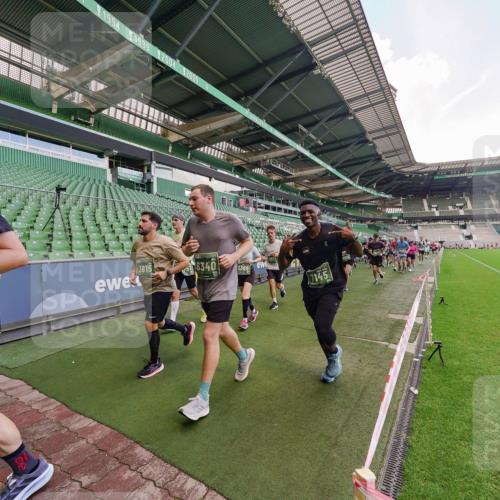 13.09.2026 - 21. swb-Marathon Bremen Michael Burmester http://msf.ph/oto/10316216 13.09.2026 13:13:01 Laufen im Stadion 118, 183, 270, 278, 349, 514, 576, 600, 695, 702, 703, 843, 933, 950, 1005, 1113, 1143, 1226, 1286, 1334, 1426, 1435, 1596, 1641, 1849, 1851, 1936, 1991, 2005, 2035, 2079, 2248, 2264, 2336, 2375, 2377, 2387, 2398, 2426, 2439, 2457, 2461, 2478, 2505, 2612, 2659, 2665, 2673, 2684, 2765, 2773, 2792, 2815, 2816, 2822, 2850, 2860, 2884, 2895, 2907, 2921, 2963, 2966, 2972, 2975, 2976, 3016, 3027, 3079, 3143, 3155, 3209, 3253, 3277, 3293, 3308, 3313, 3328, 3349, 3434, 3442, 549 meine-sportfotos.de