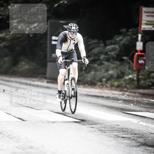 13.09.2026 - Stadtparktriathlon H.Heesch http://msf.ph/oto/10316231 13.09.2026 11:51:43 Radfahren 832, 851 meine-sportfotos.de