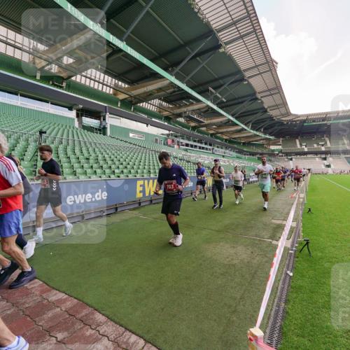 13.09.2026 - 21. swb-Marathon Bremen Michael Burmester http://msf.ph/oto/10316316 13.09.2026 13:13:09 Laufen im Stadion 118, 183, 270, 278, 349, 514, 576, 600, 631, 695, 702, 843, 933, 950, 1005, 1113, 1143, 1226, 1286, 1334, 1426, 1435, 1596, 1641, 1849, 1851, 1991, 2005, 2035, 2079, 2248, 2264, 2336, 2375, 2377, 2387, 2398, 2412, 2426, 2439, 2457, 2461, 2478, 2505, 2540, 2612, 2665, 2673, 2684, 2693, 2765, 2773, 2792, 2815, 2816, 2850, 2860, 2884, 2895, 2921, 2963, 2966, 2972, 2975, 3016, 3079, 3111, 3143, 3155, 3209, 3253, 3277, 3293, 3304, 3308, 3313, 3349, 3434, 3442, 549 meine-sportfotos.de