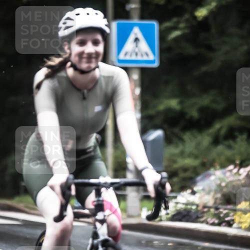 13.09.2026 - Stadtparktriathlon H.Heesch http://msf.ph/oto/10316320 13.09.2026 12:59:39 Radfahren 1168, 1270, 1303, 1353, 1360, 1397 meine-sportfotos.de