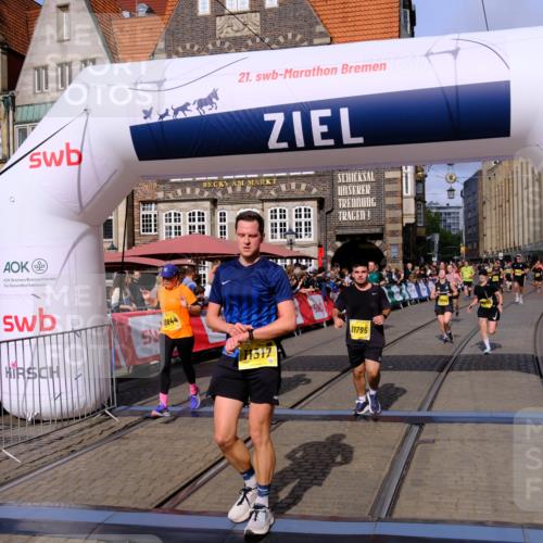 13.09.2026 - 21. swb-Marathon Bremen Tim E. http://msf.ph/oto/10316342 13.09.2026 10:56:41 Ziel 10184, 10211, 10322, 10356, 10443, 10670, 10675, 10699, 10844, 11069, 11256, 11280, 11317, 11407, 11570, 11693, 11795, 11844, 11855, 11871, 12452, 12543 meine-sportfotos.de