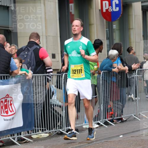 13.09.2026 - 21. swb-Marathon Bremen Strokosch-Dieckow http://msf.ph/oto/10316371 13.09.2026 10:57:16 Ziel 10177, 10226, 10300, 10394, 10460, 10517, 10518, 11106, 11153, 11245, 11365, 11480, 11498, 11532, 11568, 11609, 11734, 11965, 11966, 12037, 12111, 12222, 12264, 12372, 10157, 10166, 10408, 10578, 10687, 10700, 10772, 10969, 11000, 11079, 11236, 11292, 11328, 11484, 11667, 11946, 12032, 12263, 12382, 12383, 12400, 12411 meine-sportfotos.de