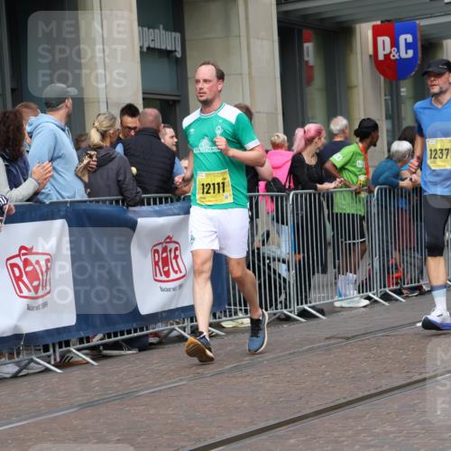 13.09.2026 - 21. swb-Marathon Bremen Strokosch-Dieckow http://msf.ph/oto/10316394 13.09.2026 10:57:17 Ziel 10177, 10226, 10300, 10394, 10460, 10517, 10518, 11106, 11153, 11245, 11365, 11480, 11498, 11532, 11568, 11609, 11734, 11965, 11966, 12037, 12111, 12222, 12228, 12264, 12372, 10157, 10166, 10408, 10578, 10687, 10700, 10772, 10969, 11000, 11236, 11292, 11328, 11484, 11667, 11946, 12032, 12263, 12382, 12383, 12400, 12411 meine-sportfotos.de
