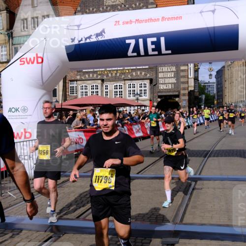 13.09.2026 - 21. swb-Marathon Bremen Tim E. http://msf.ph/oto/10316443 13.09.2026 10:56:43 Ziel 10184, 10211, 10240, 10322, 10356, 10443, 10670, 10675, 10699, 10844, 11069, 11256, 11280, 11317, 11407, 11570, 11693, 11795, 11844, 11855, 11871, 11911, 11996, 12452, 12543 meine-sportfotos.de