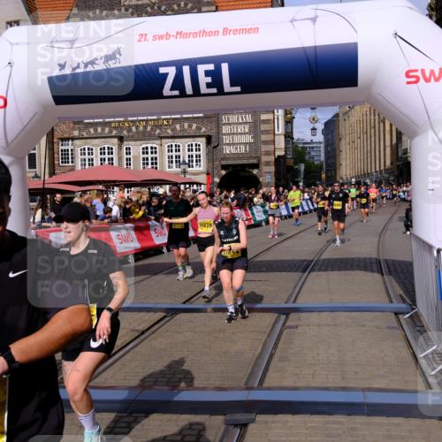 13.09.2026 - 21. swb-Marathon Bremen Tim E. http://msf.ph/oto/10316460 13.09.2026 10:56:44 Ziel 10184, 10211, 10240, 10322, 10356, 10670, 10675, 10844, 11069, 11256, 11317, 11349, 11407, 11570, 11693, 11795, 11844, 11855, 11871, 11911, 11996, 12452, 12543 meine-sportfotos.de