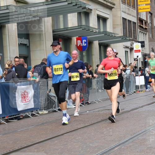 13.09.2026 - 21. swb-Marathon Bremen Strokosch-Dieckow http://msf.ph/oto/10316467 13.09.2026 10:57:18 Ziel 10177, 10226, 10300, 10394, 10460, 10517, 10518, 11106, 11153, 11245, 11365, 11480, 11498, 11532, 11568, 11609, 11734, 11965, 11966, 12037, 12111, 12222, 12228, 12264, 12372, 10157, 10166, 10408, 10517, 10518, 10578, 10687, 10700, 10772, 10969, 11236, 11292, 11328, 11484, 11609, 11667, 11946, 12032, 12263, 12382, 12383, 12400, 12411 meine-sportfotos.de