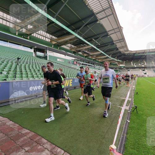13.09.2026 - 21. swb-Marathon Bremen Michael Burmester http://msf.ph/oto/10316504 13.09.2026 13:13:27 Laufen im Stadion 118, 183, 270, 278, 349, 460, 514, 576, 600, 631, 695, 702, 933, 950, 1005, 1143, 1226, 1286, 1334, 1392, 1408, 1426, 1573, 1596, 1641, 1991, 2005, 2024, 2035, 2079, 2233, 2264, 2336, 2377, 2387, 2398, 2412, 2439, 2457, 2461, 2478, 2505, 2521, 2540, 2564, 2612, 2665, 2684, 2693, 2765, 2773, 2792, 2815, 2816, 2860, 2884, 2895, 2921, 2963, 2966, 2972, 2975, 3016, 3111, 3143, 3155, 3209, 3253, 3277, 3293, 3304, 3308, 3313, 3378, 3405, 3428, 3434, 3653, 3661, 549 meine-sportfotos.de
