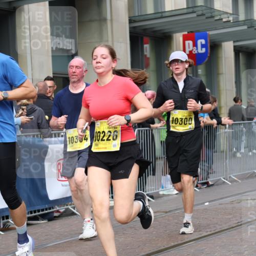 13.09.2026 - 21. swb-Marathon Bremen Strokosch-Dieckow http://msf.ph/oto/10316539 13.09.2026 10:57:19 Ziel 10177, 10226, 10300, 10394, 10460, 11106, 11153, 11245, 11365, 11480, 11498, 11532, 11568, 11734, 11965, 11966, 12037, 12111, 12222, 12228, 12264, 12372, 12555, 10157, 10166, 10226, 10408, 10517, 10518, 10578, 10687, 10700, 10772, 10969, 11236, 11292, 11484, 11609, 11667, 12032, 12263, 12382, 12383, 12400, 12411 meine-sportfotos.de