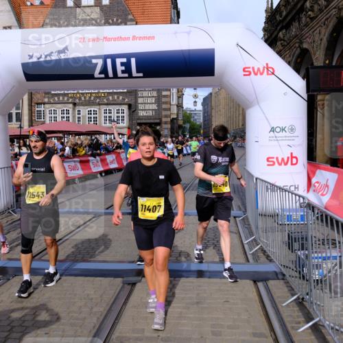 13.09.2026 - 21. swb-Marathon Bremen Tim E. http://msf.ph/oto/10316546 13.09.2026 10:56:51 Ziel 10240, 10356, 10372, 10540, 10675, 10721, 10824, 10844, 10936, 11064, 11069, 11256, 11317, 11349, 11407, 11474, 11601, 11795, 11844, 11855, 11871, 11911, 11996, 12543 meine-sportfotos.de