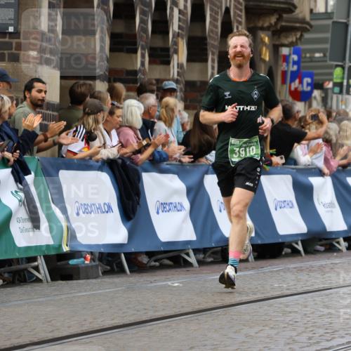 13.09.2026 - 21. swb-Marathon Bremen Strokosch-Dieckow http://msf.ph/oto/10316563 13.09.2026 13:06:36 Ziel 474, 1901, 3466, 4614, 6686, 7336, 8621, 8670, 9934, 508, 521, 788, 1009, 3127, 3910, 4574, 5238, 6784, 6951, 8580 meine-sportfotos.de