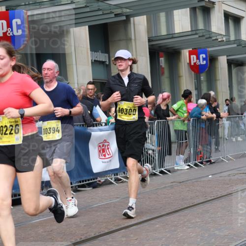 13.09.2026 - 21. swb-Marathon Bremen Strokosch-Dieckow http://msf.ph/oto/10316566 13.09.2026 10:57:20 Ziel 10177, 10300, 10394, 10460, 10707, 11106, 11153, 11245, 11365, 11480, 11498, 11532, 11568, 11734, 11965, 11966, 12037, 12111, 12222, 12228, 12231, 12264, 12372, 12555, 10157, 10166, 10226, 10408, 10517, 10518, 10578, 10687, 10700, 10772, 10969, 11236, 11292, 11484, 11609, 11667, 12032, 12263, 12382, 12383, 12400, 12411 meine-sportfotos.de