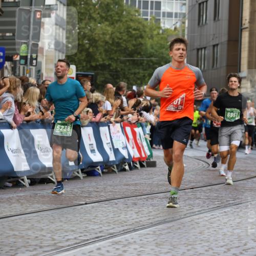 13.09.2026 - 21. swb-Marathon Bremen Strokosch-Dieckow http://msf.ph/oto/10316610 13.09.2026 13:06:37 Ziel 474, 1901, 3466, 6686, 7336, 8621, 8670, 9934, 13148, 521, 788, 1009, 3127, 3910, 4574, 5238, 6784, 6951, 8580 meine-sportfotos.de