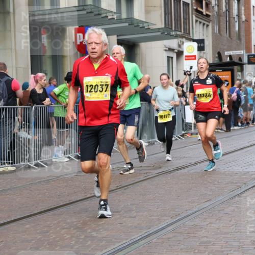 13.09.2026 - 21. swb-Marathon Bremen Strokosch-Dieckow http://msf.ph/oto/10316638 13.09.2026 10:57:21 Ziel 10177, 10300, 10394, 10460, 10707, 10728, 11106, 11153, 11245, 11365, 11480, 11498, 11532, 11568, 11734, 11856, 11965, 11966, 12037, 12111, 12222, 12228, 12231, 12264, 12372, 12427, 12555, 10157, 10166, 10226, 10300, 10517, 10518, 10578, 10687, 10700, 10772, 10969, 11236, 11292, 11484, 11498, 11609, 11667, 12032, 12263, 12382, 12383, 12400, 12411 meine-sportfotos.de