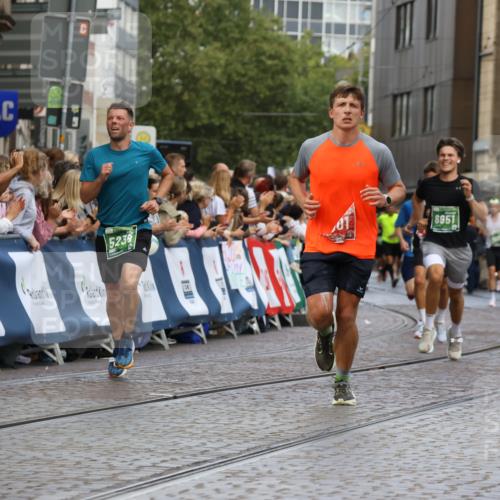 13.09.2026 - 21. swb-Marathon Bremen Strokosch-Dieckow http://msf.ph/oto/10316641 13.09.2026 13:06:37 Ziel 474, 1901, 3466, 6686, 7336, 8621, 8670, 9934, 13148, 521, 788, 1009, 3127, 3910, 4574, 5238, 6784, 6951, 8580 meine-sportfotos.de