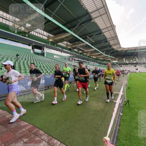 13.09.2026 - 21. swb-Marathon Bremen Michael Burmester http://msf.ph/oto/10316661 13.09.2026 13:13:43 Laufen im Stadion 118, 183, 270, 278, 349, 460, 514, 576, 600, 631, 695, 702, 768, 933, 950, 956, 1005, 1143, 1286, 1334, 1392, 1408, 1426, 1573, 1596, 1641, 1818, 1819, 1991, 2005, 2024, 2035, 2079, 2233, 2264, 2387, 2412, 2439, 2457, 2461, 2478, 2505, 2521, 2540, 2564, 2612, 2665, 2684, 2693, 2765, 2773, 2792, 2815, 2816, 2829, 2860, 2884, 2887, 2895, 2921, 2963, 2966, 2972, 2975, 3016, 3111, 3155, 3209, 3253, 3277, 3293, 3304, 3313, 3378, 3405, 3428, 3434, 3653, 3661 meine-sportfotos.de