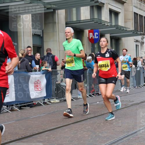 13.09.2026 - 21. swb-Marathon Bremen Strokosch-Dieckow http://msf.ph/oto/10316705 13.09.2026 10:57:23 Ziel 10078, 10177, 10460, 10565, 10707, 10728, 11106, 11153, 11245, 11365, 11480, 11532, 11568, 11734, 11824, 11856, 11965, 11966, 12111, 12222, 12228, 12231, 12264, 12372, 12427, 12555, 10166, 10226, 10300, 10394, 10517, 10518, 10578, 10687, 10700, 10772, 10969, 11236, 11292, 11365, 11484, 11498, 11609, 11667, 11734, 12037, 12111, 12263, 12382, 12383, 12400, 12411 meine-sportfotos.de