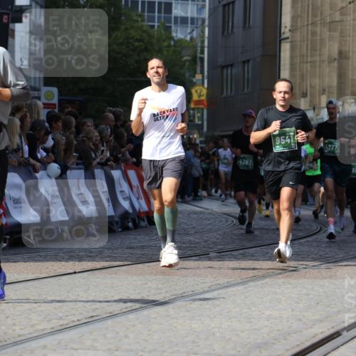 13.09.2026 - 21. swb-Marathon Bremen Strokosch-Dieckow http://msf.ph/oto/10316843 13.09.2026 13:24:35 Ziel 102, 776, 909, 1199, 1250, 2295, 2491, 2967, 3372, 4000, 4559, 5012, 5208, 5257, 5481, 5928, 5929, 6105, 7059, 7069, 7081, 7156, 8082, 8179, 8415, 9087, 9573, 9916, 13219, 282, 1516, 2280, 3015, 4198, 4262, 4277, 5328, 5664, 6626, 6807, 8636, 9541, 10097, 10103 meine-sportfotos.de