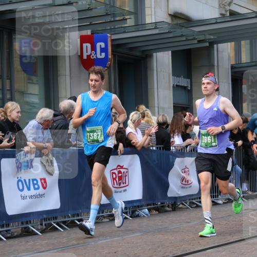 13.09.2026 - 21. swb-Marathon Bremen Strokosch-Dieckow http://msf.ph/oto/10316852 13.09.2026 13:16:35 Ziel 385, 472, 675, 696, 734, 827, 985, 1970, 2319, 2473, 2474, 2809, 3246, 3706, 3716, 3961, 4135, 4137, 4156, 4485, 5772, 6049, 6531, 6535, 6704, 6819, 6953, 7297, 7387, 7875, 8858, 740, 755, 792, 816, 985, 1076, 1162, 1605, 2604, 5255, 5554, 5963, 6367, 6721, 7053, 7603, 7801, 8171, 8288, 9031, 9115 meine-sportfotos.de