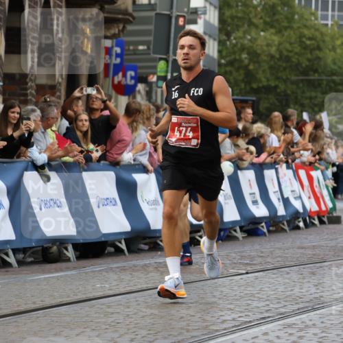 13.09.2026 - 21. swb-Marathon Bremen Strokosch-Dieckow http://msf.ph/oto/10316890 13.09.2026 13:06:42 Ziel 474, 1901, 1921, 7590, 8621, 8670, 9934, 13148, 521, 749, 1009, 3127, 4574, 6784, 8580, 8888 meine-sportfotos.de