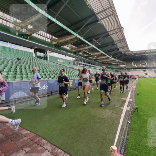 13.09.2026 - 21. swb-Marathon Bremen Michael Burmester http://msf.ph/oto/10316987 13.09.2026 13:14:12 Laufen im Stadion 183, 270, 278, 300, 349, 414, 460, 576, 600, 631, 695, 702, 768, 933, 950, 956, 1005, 1008, 1143, 1392, 1408, 1426, 1573, 1596, 1641, 1818, 1819, 1991, 2024, 2035, 2079, 2233, 2264, 2314, 2387, 2412, 2439, 2457, 2461, 2478, 2494, 2521, 2540, 2564, 2612, 2665, 2684, 2690, 2691, 2693, 2737, 2773, 2792, 2816, 2829, 2838, 2860, 2861, 2865, 2884, 2887, 2921, 2972, 2978, 3016, 3111, 3209, 3253, 3277, 3293, 3304, 3313, 3355, 3378, 3405, 3428, 3653, 3661, 3680, 4034, 4080, 4306 meine-sportfotos.de