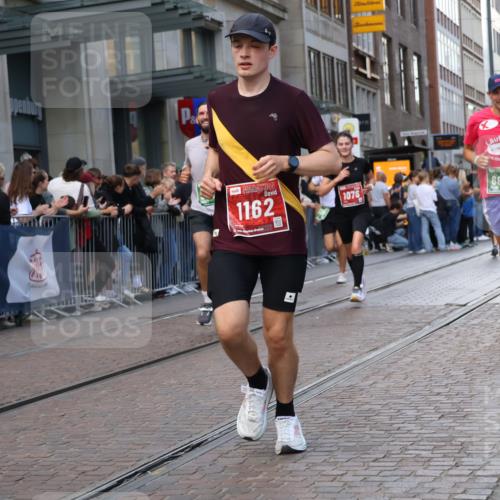 13.09.2026 - 21. swb-Marathon Bremen Strokosch-Dieckow http://msf.ph/oto/10317003 13.09.2026 13:16:37 Ziel 385, 472, 675, 696, 734, 827, 1970, 2319, 2473, 2809, 3246, 3706, 3716, 3961, 4135, 4137, 4156, 4485, 5772, 6049, 6531, 6535, 6704, 6819, 6953, 7284, 7297, 7387, 8858, 696, 755, 792, 816, 985, 1076, 1162, 2474, 2604, 5255, 5554, 5963, 6367, 7053, 7603, 7801, 7875, 8171, 8288, 9031, 9115 meine-sportfotos.de