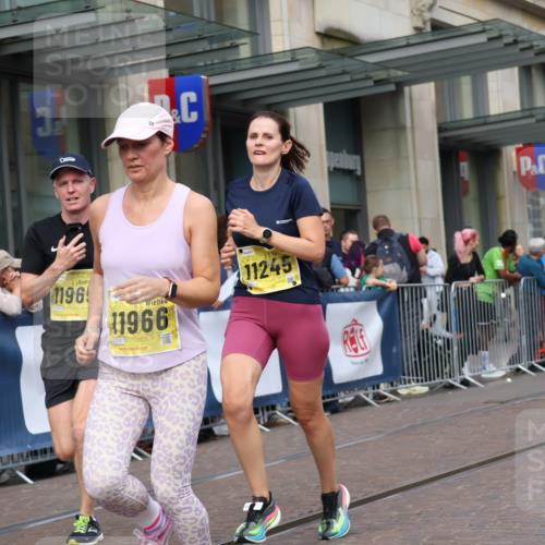 13.09.2026 - 21. swb-Marathon Bremen Strokosch-Dieckow http://msf.ph/oto/10317015 13.09.2026 10:57:31 Ziel 10078, 10460, 10559, 10565, 10707, 10728, 11136, 11153, 11245, 11332, 11532, 11568, 11824, 11856, 11863, 12222, 12228, 12231, 12264, 12427, 12551, 12555, 10166, 10177, 10226, 10300, 10394, 10517, 10518, 10578, 10687, 10700, 10969, 11106, 11292, 11365, 11480, 11498, 11609, 11667, 11734, 11965, 11966, 12037, 12111, 12263, 12372, 12382, 12383, 12400, 12411 meine-sportfotos.de