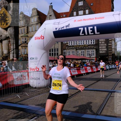 13.09.2026 - 21. swb-Marathon Bremen Tim E. http://msf.ph/oto/10317016 13.09.2026 10:57:06 Ziel 10372, 10486, 10540, 10610, 10721, 10771, 10824, 10888, 10936, 11000, 11064, 11079, 11328, 11474, 11601, 11872, 11946, 12284, 12434 meine-sportfotos.de