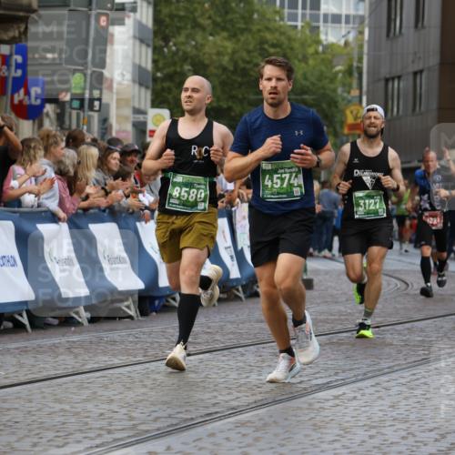 13.09.2026 - 21. swb-Marathon Bremen Strokosch-Dieckow http://msf.ph/oto/10317021 13.09.2026 13:06:45 Ziel 474, 1770, 1901, 1921, 2832, 7590, 8621, 9934, 13148, 521, 749, 3127, 4574, 6784, 8580, 8888, 9708 meine-sportfotos.de