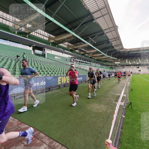 13.09.2026 - 21. swb-Marathon Bremen Michael Burmester http://msf.ph/oto/10317052 13.09.2026 13:14:16 Laufen im Stadion 183, 270, 278, 300, 349, 414, 460, 576, 600, 631, 695, 702, 768, 933, 950, 956, 1005, 1008, 1047, 1143, 1392, 1408, 1426, 1573, 1596, 1641, 1818, 1819, 1991, 2024, 2035, 2079, 2233, 2314, 2387, 2412, 2439, 2457, 2461, 2478, 2494, 2521, 2540, 2564, 2612, 2665, 2690, 2691, 2693, 2737, 2773, 2792, 2816, 2829, 2838, 2861, 2865, 2884, 2887, 2921, 2972, 2978, 3016, 3111, 3209, 3253, 3277, 3293, 3304, 3313, 3355, 3378, 3405, 3428, 3653, 3661, 3680, 4034, 4080, 4306, 703 meine-sportfotos.de